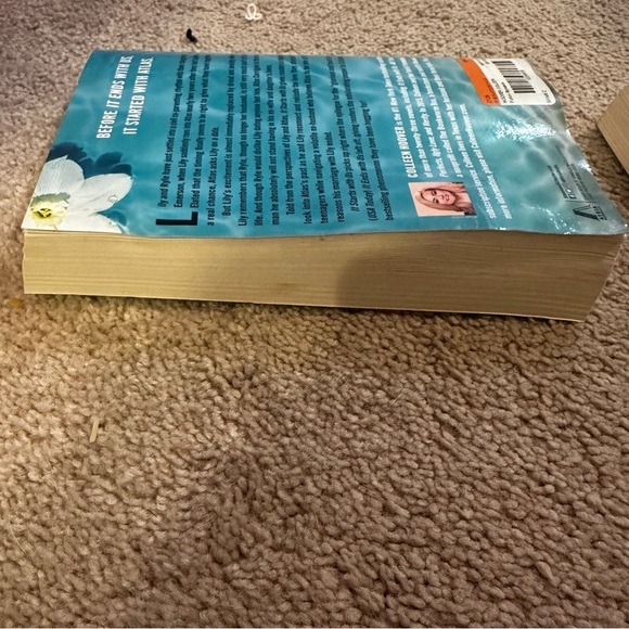 Colleen Hoover Book Set – It Ends With Us & It Starts With Us (Paperback Bundle) - Picture 5 of 7